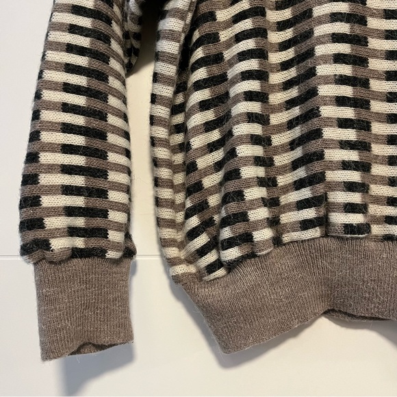 Lady Anne | Vintage Knit Sweater - Picture 4 of 12